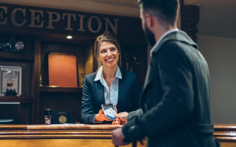 depender de Booking o Airbnb