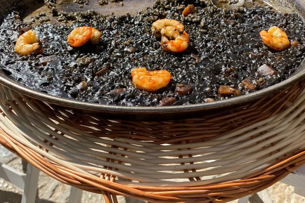 Arroz negro con calamares