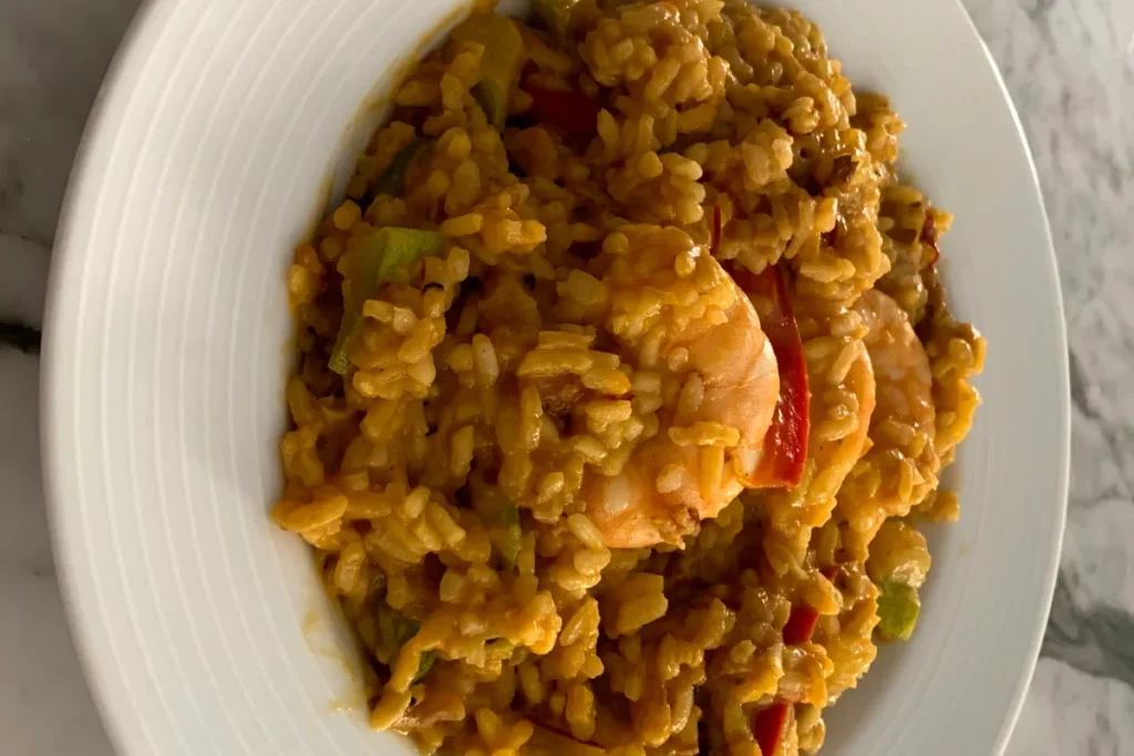 Arroz de tomate con langostinos