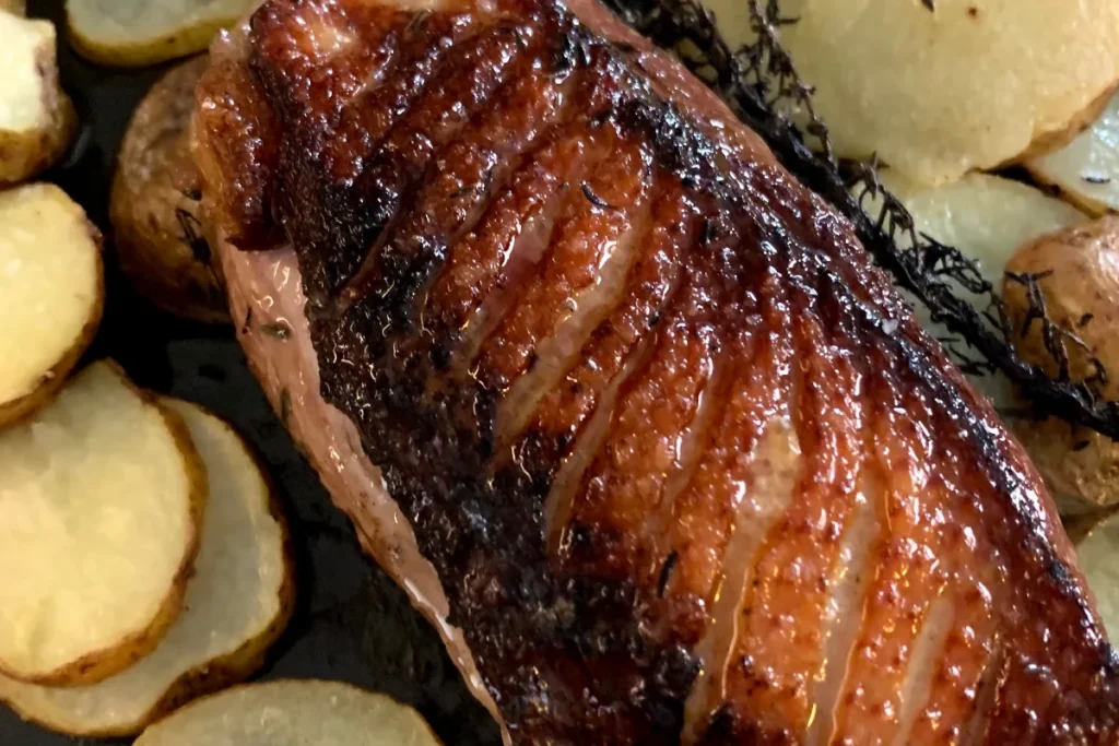 Magret de pato al horno con patatinas