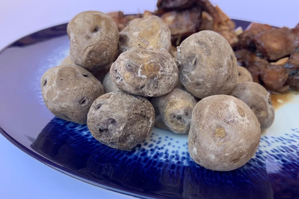 Papas púrpuras arrugadas