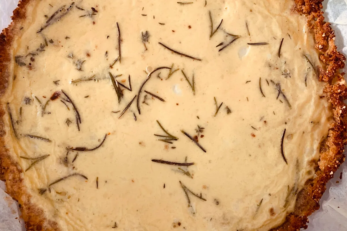 Quiche de patata y parmesano con tomillo